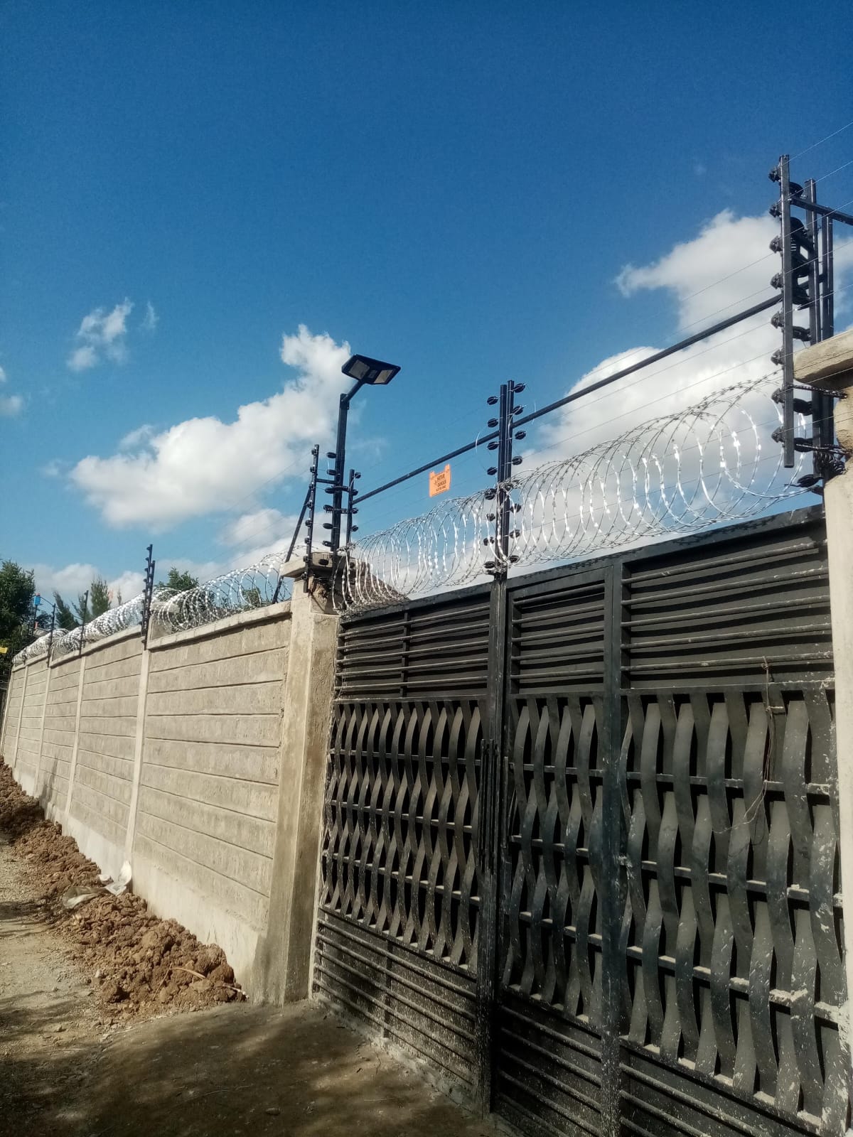 Elatec Security: Electric Fencing & Razor Wire.